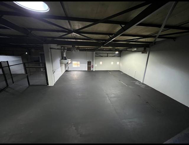 599M² WAREHOUSE TO LET IN LASER PARK